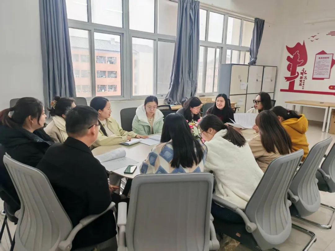 英语专业教研室召开培养方案修订研讨会